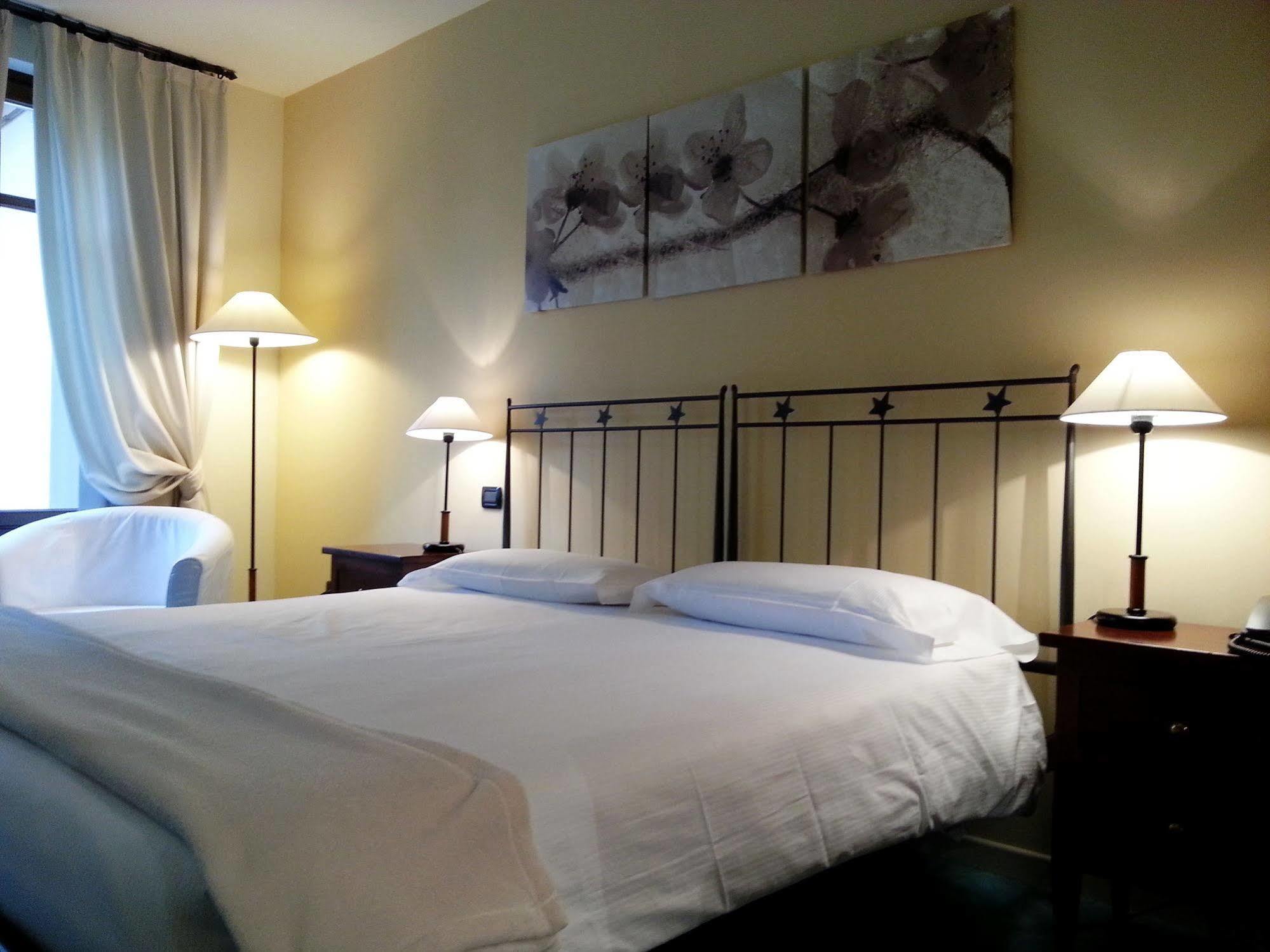 ורבאניה Hotel La Contrada מראה חיצוני תמונה